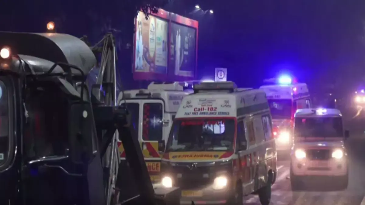 Maharashtra के Nagpur में फैक्ट्री में धमाके से 15 लोगों की मौत, 18 की हालत गंभीर Maharashtra के Nagpur में फैक्ट्री में धमाके से 15 लोगों की मौत, 18 की हालत गंभीर