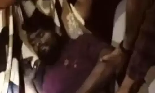 मालगाड़ी की चपेट में आकर ट्रक ड्राइवर घायल, हालत नाजुक