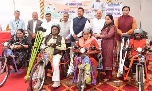 Rohtak DC ने दिव्यांग लोगों को मुफ्त सहायक उपकरण बांटे
