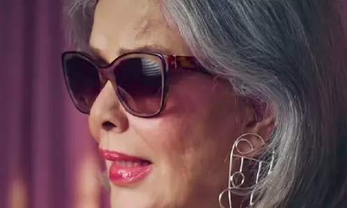 Zeenat Aman का बयान: हीरोइनों का सर्जरी कराना गलत नहीं Zeenat Aman का बयान: हीरोइनों का सर्जरी कराना गलत नहीं