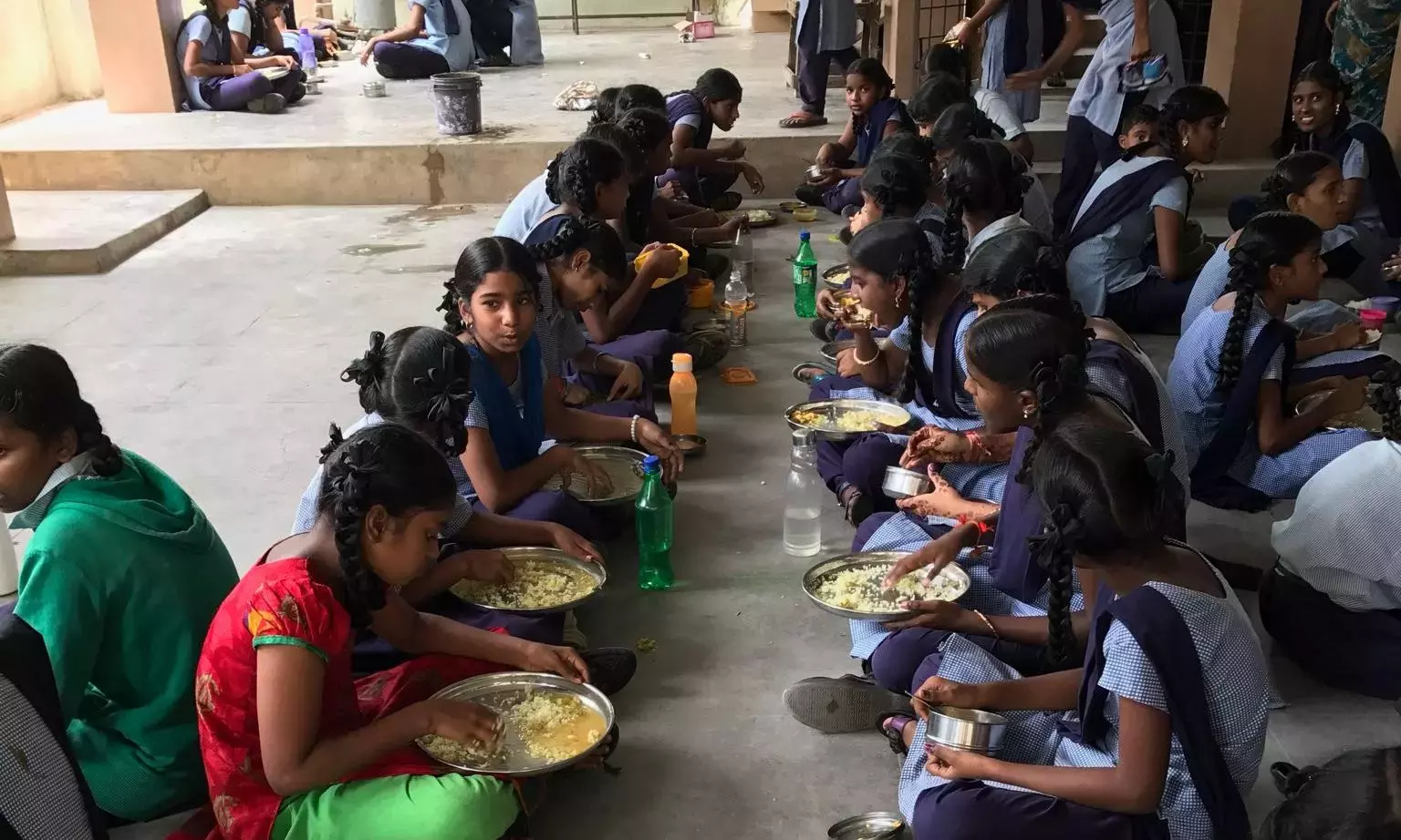 Telangana : 17.91 लाख तेलंगाना छात्रों को रागी दलिया परोसा गया Telangana : 17.91 लाख तेलंगाना छात्रों को रागी दलिया परोसा गया