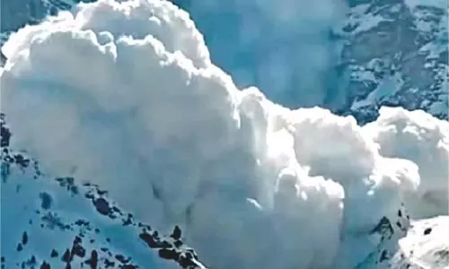 Himachal Pradesh:  ग्लेशियर टूटा, चंद्रा नदी तक पहुँचा बर्फीला सैलाब