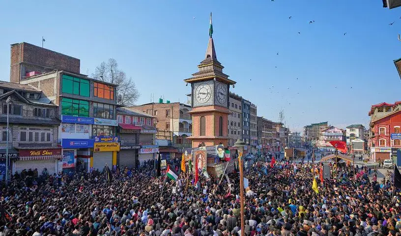 Iranian नेता खामेनेई की हत्या के विरोध में कश्मीर में विरोध प्रदर्शन शुरू