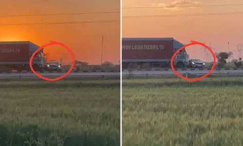 MP : डबरा-ग्वालियर हाईवे पर ट्रक ने कार को 1.5 km तक घसीटा, 3 बाल-बाल बचे MP : डबरा-ग्वालियर हाईवे पर ट्रक ने कार को 1.5 km तक घसीटा, 3 बाल-बाल बचे
