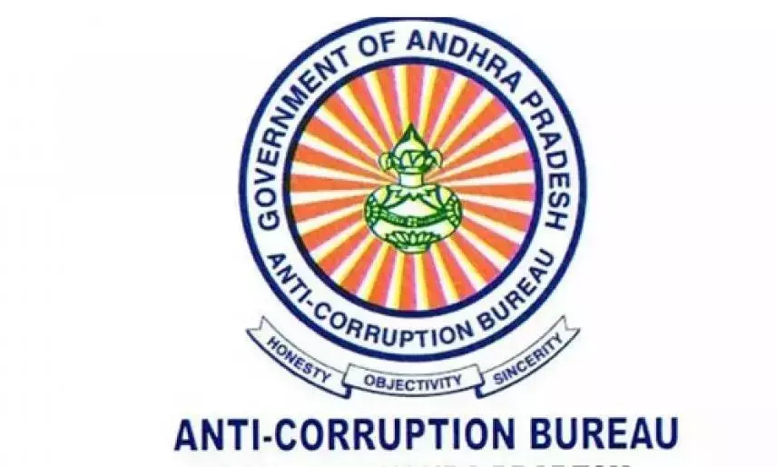 ACB ने कडियम सब-रजिस्ट्रार और स्टाफ के घरों की तलाशी ली ACB ने कडियम सब-रजिस्ट्रार और स्टाफ के घरों की तलाशी ली