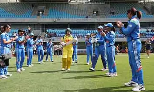 Indian महिला टीम ने अलीशा हीली को सम्मानित किया : रिटायरमेंट से पहले सेंचुरी