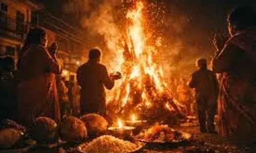 Holika Dahan 2026: होलिका की अग्नि के कितने फेरे हैं शुभ? जानें शास्त्रों में क्या है सही संख्या