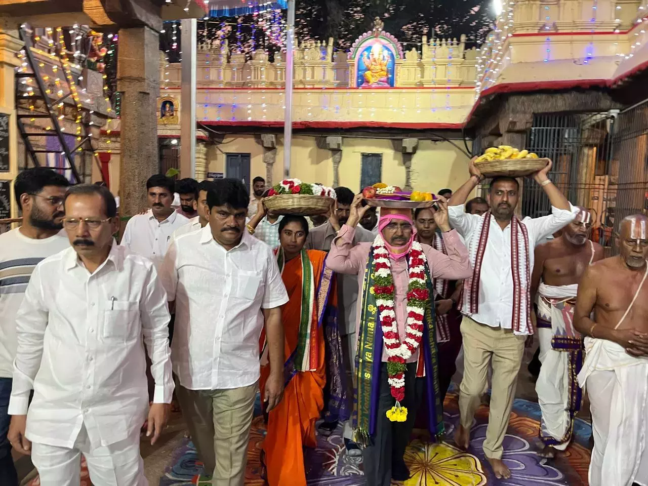 श्री तलपगिरी रंगनाथ स्वामी Temple में ब्रह्मोत्सव के मौके पर रेशम का चढ़ावा चढ़ाया गया