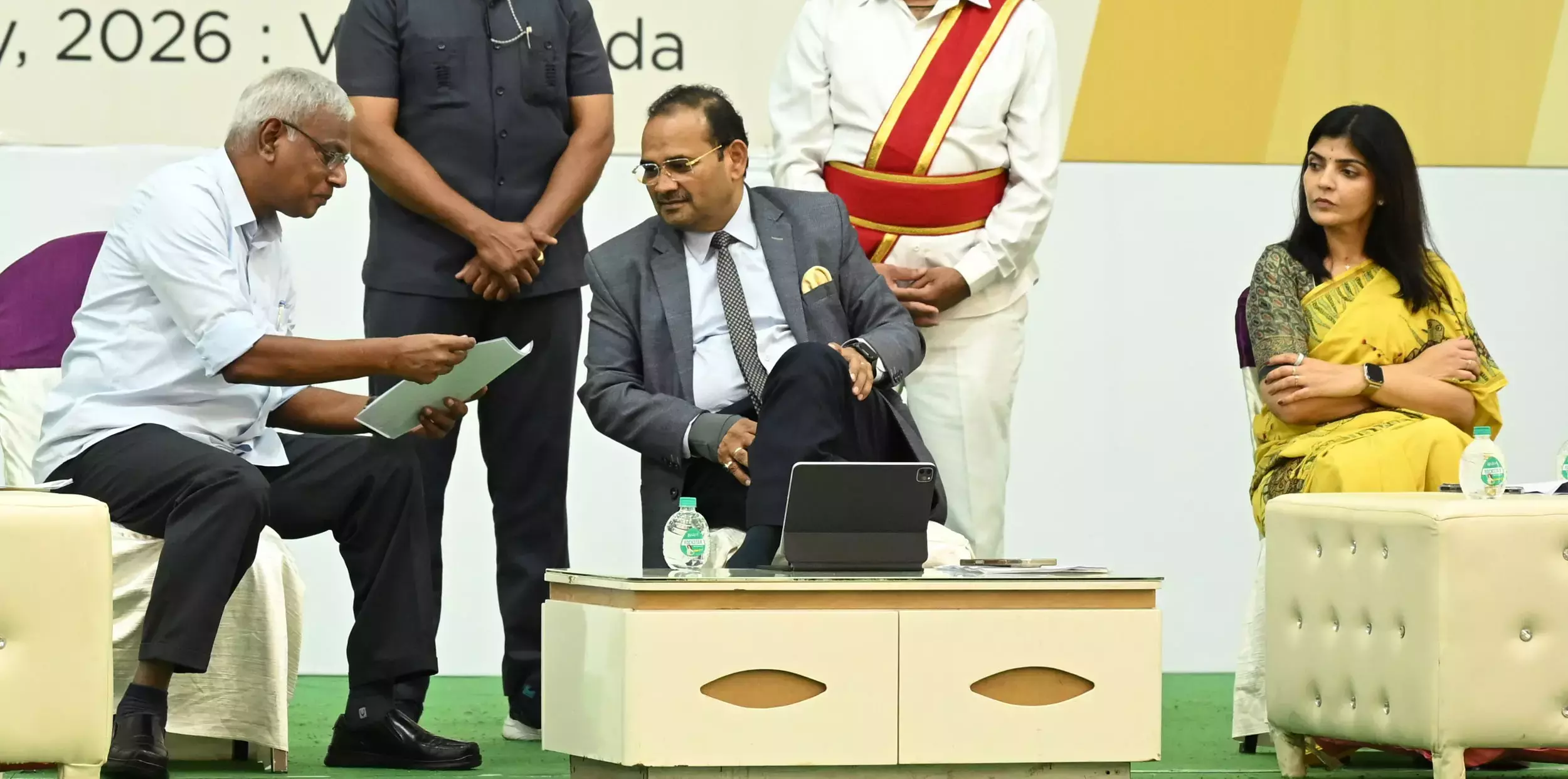 Andhra : डिजिटल युग में स्वतंत्रता और दायित्व के बीच संतुलन बनाएं जस्टिस माहेश्वरी Andhra : डिजिटल युग में स्वतंत्रता और दायित्व के बीच संतुलन बनाएं जस्टिस माहेश्वरी
