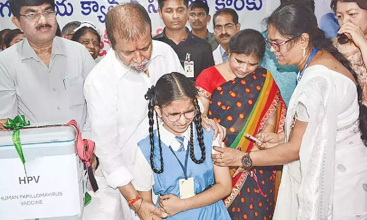 सरकार ने छोटी लड़कियों को टारगेट करके HPV वैक्सीनेशन ड्राइव शुरू की सरकार ने छोटी लड़कियों को टारगेट करके HPV वैक्सीनेशन ड्राइव शुरू की