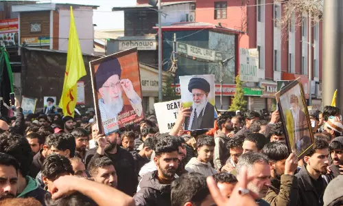 Khamenei की हत्या पर कश्मीर में विरोध प्रदर्शन; नेताओं ने शांति की अपील की