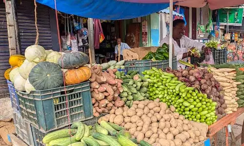 Tumkur : सब्जियां और भी सस्ती हो गई Tumkur : सब्जियां और भी सस्ती हो गई
