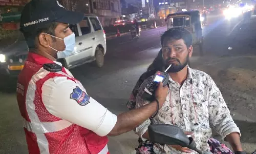 Hyderabad,साइबराबाद सीमा में शराब पीकर गाड़ी चलाने के आरोप में 787 लोग पकड़े गए Hyderabad,साइबराबाद सीमा में शराब पीकर गाड़ी चलाने के आरोप में 787 लोग पकड़े गए