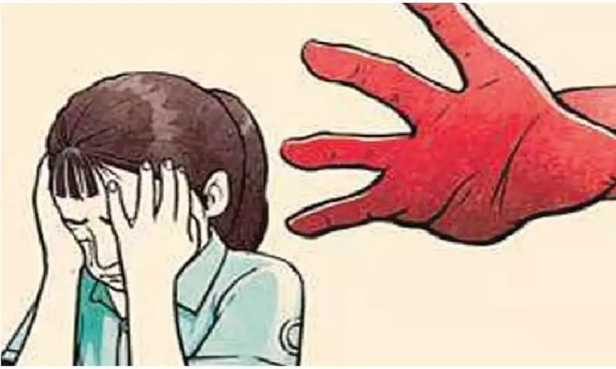 Karnataka: स्कूल मालिक और पत्नी के खिलाफ POCSO केस दर्ज Karnataka: स्कूल मालिक और पत्नी के खिलाफ POCSO केस दर्ज