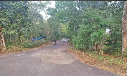 Kerala : अंत्रोपुरम-गौरी सिटी रोड धंसा, आने-जाने वाले परेशान