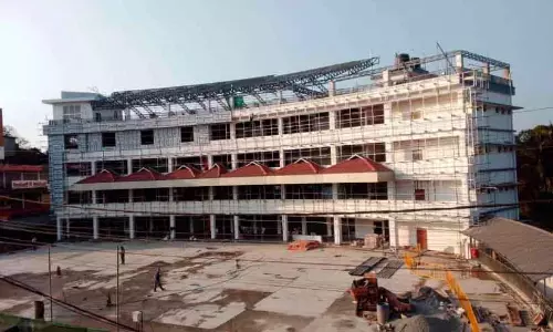 Kerala : नगर निगम बस स्टैंड शॉपिंग कॉम्प्लेक्स में गंदे पानी के टैंक की सुविधा नहीं Kerala : नगर निगम बस स्टैंड शॉपिंग कॉम्प्लेक्स में गंदे पानी के टैंक की सुविधा नहीं
