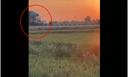 यह किसी फिल्म की शूटिंग नहीं एक्सीडेंट है! LIVE वीडियो देखें यह किसी फिल्म की शूटिंग नहीं एक्सीडेंट है! LIVE वीडियो देखें