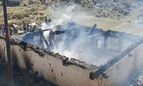 J-K:  रामबन में ढोक आग में जलकर खाक, जांच जारी