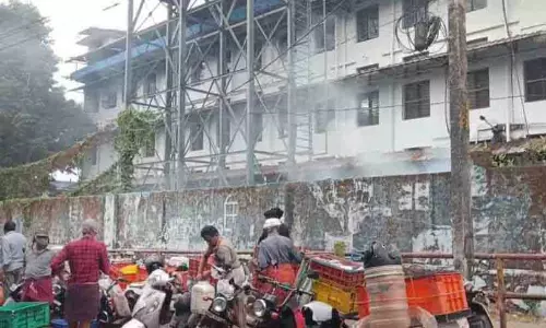 Hospital के कचरे में आग लगाई गई; कई लोग बीमार पड़े
