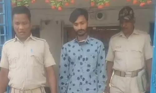 Odisha: डुंगरीपाली कैश और फॉरेन करेंसी ज़ब्त: फरार युवक गिरफ्तार Odisha: डुंगरीपाली कैश और फॉरेन करेंसी ज़ब्त: फरार युवक गिरफ्तार