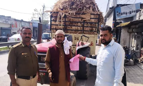 Haryana के यमुनानगर नगर निगम ने खुले में कूड़ा फेंकने वालों पर कार्रवाई की Haryana के यमुनानगर नगर निगम ने खुले में कूड़ा फेंकने वालों पर कार्रवाई की