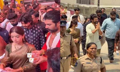 vijay – Rashmika शादी के बाद पहली बार बाहर दिखे.. जुबली हिल्स वेंकन्ना सन्निधि में खास पूजा vijay – Rashmika शादी के बाद पहली बार बाहर दिखे.. जुबली हिल्स वेंकन्ना सन्निधि में खास पूजा