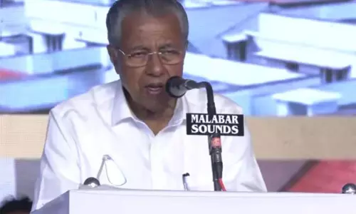 CM पिनाराई विजयन ने प्रवासियों की सुरक्षा की मांग की CM पिनाराई विजयन ने प्रवासियों की सुरक्षा की मांग की