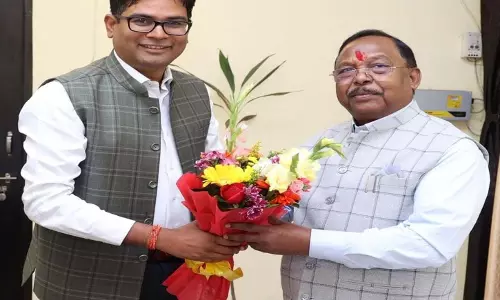 वित्तमंत्री ओपी चौधरी ने मंत्री रामविचार नेताम को दी जन्मदिन की बधाई वित्तमंत्री ओपी चौधरी ने मंत्री रामविचार नेताम को दी जन्मदिन की बधाई