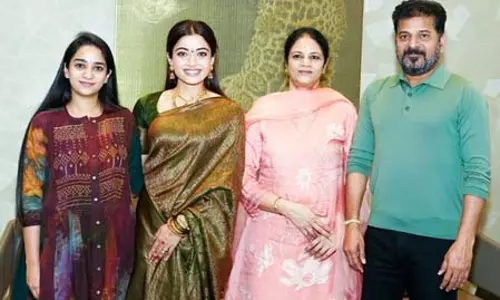 Rashmika Mandanna ने तेलंगाना के सीएम रेवंत रेड्डी से की मुलाकात Rashmika Mandanna ने तेलंगाना के सीएम रेवंत रेड्डी से की मुलाकात