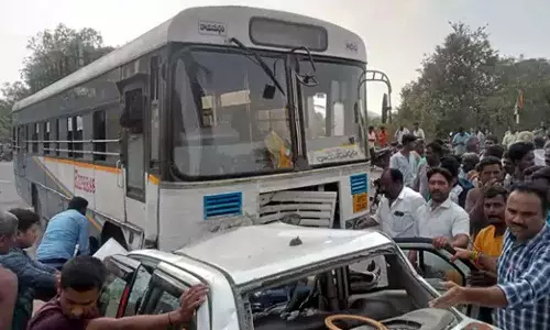 कल्याणदुर्गम के पास RTC Bus दुर्घटना में एक बहन और दो भाइयों की मौत कल्याणदुर्गम के पास RTC Bus दुर्घटना में एक बहन और दो भाइयों की मौत