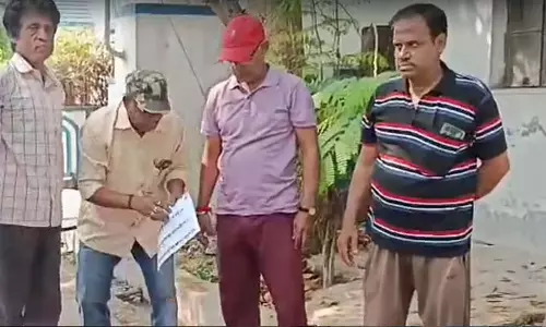 Uttarpara में वोटर लिस्ट जलाकर सांकेतिक विरोध, राजनीतिक खींचतान शुरू Uttarpara में वोटर लिस्ट जलाकर सांकेतिक विरोध, राजनीतिक खींचतान शुरू
