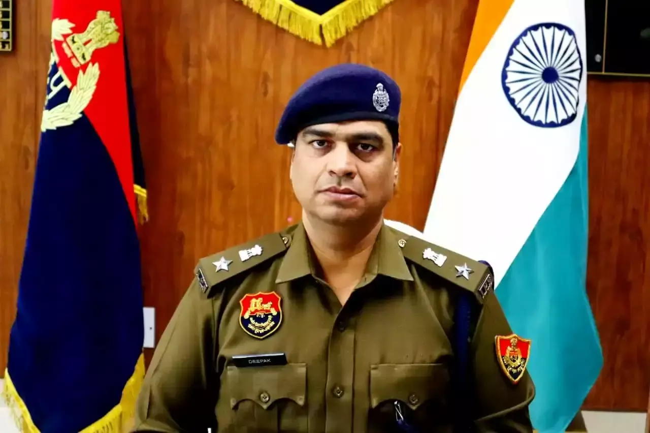Sirsa: होली पर पुलिस अलर्ट, सुरक्षा के कड़े इंतजाम Sirsa: होली पर पुलिस अलर्ट, सुरक्षा के कड़े इंतजाम