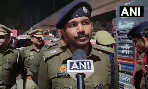 Holi और रमज़ान से पहले लखनऊ में साउथ ज़ोन पुलिस ने फ्लैग मार्च, सुरक्षा बढ़ाई Holi और रमज़ान से पहले लखनऊ में साउथ ज़ोन पुलिस ने फ्लैग मार्च, सुरक्षा बढ़ाई
