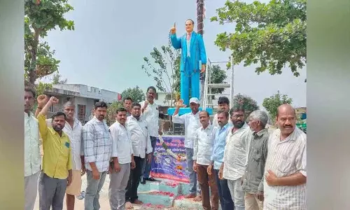 रायपोल मंडल ने SC क्लासिफिकेशन की मांग कर रहे मडिगा शहीदों को सम्मानित किया रायपोल मंडल ने SC क्लासिफिकेशन की मांग कर रहे मडिगा शहीदों को सम्मानित किया