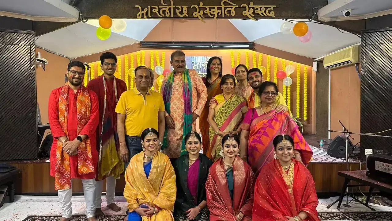 Kolkata: संस्कृति संसद में होली का भव्य आयोजन Kolkata: संस्कृति संसद में होली का भव्य आयोजन