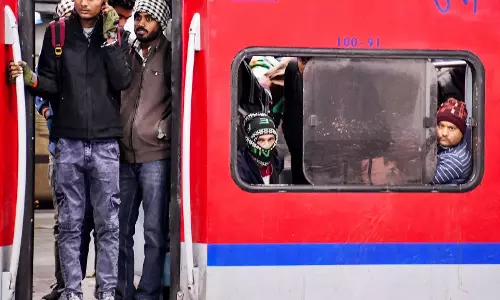 UTS ऐप बंद; RailOne अनरिज़र्व्ड टिकट और दूसरी रेलवे सर्विस के लिए ऑल-इन-वन प्लेटफॉर्म के तौर पर उभरा UTS ऐप बंद; RailOne अनरिज़र्व्ड टिकट और दूसरी रेलवे सर्विस के लिए ऑल-इन-वन प्लेटफॉर्म के तौर पर उभरा