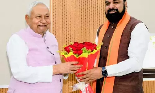 सम्राट चौधरी ने CM नीतीश कुमार को विकास पुरुष, सुशासन बाबू और जन-जन के प्रिय नेता बताया सम्राट चौधरी ने CM नीतीश कुमार को विकास पुरुष, सुशासन बाबू और जन-जन के प्रिय नेता बताया