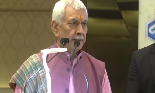 जम्मू-कश्मीर में LG मनोज सिन्हा ने आत्मनिर्भर भारत प्रोग्राम में मैन्युफैक्चरिंग और सुरक्षा पर जोर दिया