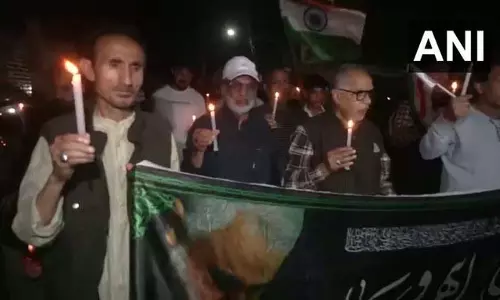 प्रदर्शनकारियों ने Iran पर हमलों की निंदा की और शांति का आह्वान किया