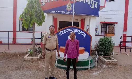 अभनपुर में अवैध शराब बिक्री का पर्दाफाश, पुलिस ने किया गिरफ्तार