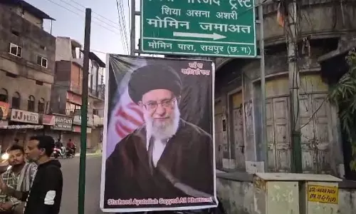ईरान के सर्वोच्च नेता अयातुल्ला अली खामेनेई की मौत के बाद रायपुर में विरोध-प्रदर्शन ईरान के सर्वोच्च नेता अयातुल्ला अली खामेनेई की मौत के बाद रायपुर में विरोध-प्रदर्शन