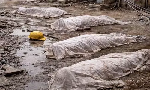 Factory में हाई वोल्टेज तार गिरने से 5 मजदूरों की मौके पर मौत Factory में हाई वोल्टेज तार गिरने से 5 मजदूरों की मौके पर मौत