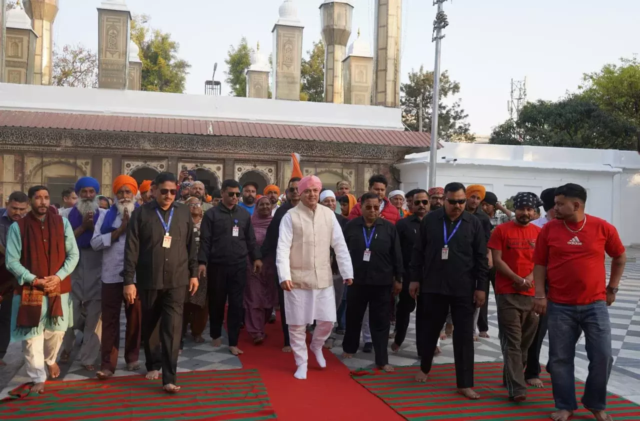 Dehradun: श्री झण्डे जी मेले में बढ़ी रौनक, 150 श्रद्धालुओं की पैदल यात्रा संपन्न Dehradun: श्री झण्डे जी मेले में बढ़ी रौनक, 150 श्रद्धालुओं की पैदल यात्रा संपन्न