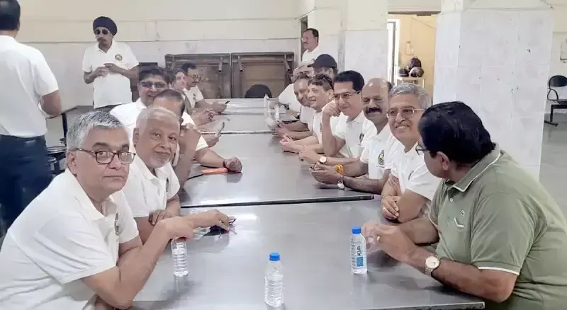 Bhopal: मैनिट में यादगार मिलन समारोह, चार दशक बाद साथ आए सहपाठी Bhopal: मैनिट में यादगार मिलन समारोह, चार दशक बाद साथ आए सहपाठी