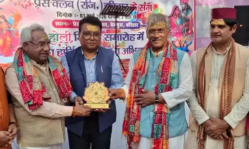 Haridwar: होली पर दिखा जबरदस्त जोश, रंग-गुलाल के साथ मनाई होली Haridwar: होली पर दिखा जबरदस्त जोश, रंग-गुलाल के साथ मनाई होली