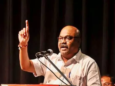 महाराष्ट्र विधान परिषद में अवैध अप्रवासियों को लेकर छिड़ी जुबानी जंग महाराष्ट्र विधान परिषद में अवैध अप्रवासियों को लेकर छिड़ी जुबानी जंग