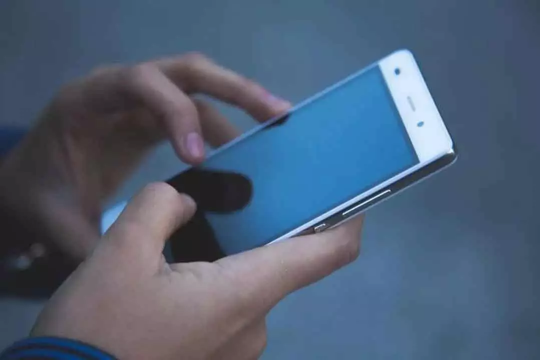 ओडिशा के लोग मोबाइल सेवाओं पर हर घंटे 1 करोड़ खर्च करते हैं: TRAI report ओडिशा के लोग मोबाइल सेवाओं पर हर घंटे 1 करोड़ खर्च करते हैं: TRAI report