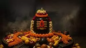 Pradosh Vrat 2026: प्रदोष व्रत की शाम ऐसे करें भगवान शिव की पूजा, चमक उठेगा भाग्य Pradosh Vrat 2026: प्रदोष व्रत की शाम ऐसे करें भगवान शिव की पूजा, चमक उठेगा भाग्य