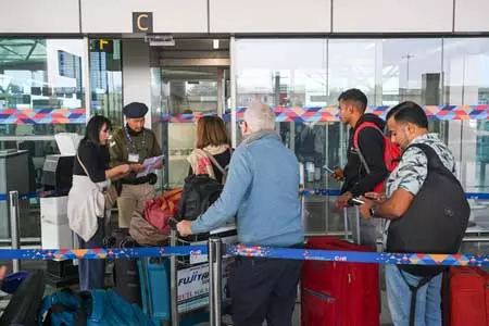 हवाई क्षेत्र बंद होने के कारण 1 मार्च को 444 उड़ानें रद्द होने की आशंका: DGCA हवाई क्षेत्र बंद होने के कारण 1 मार्च को 444 उड़ानें रद्द होने की आशंका: DGCA