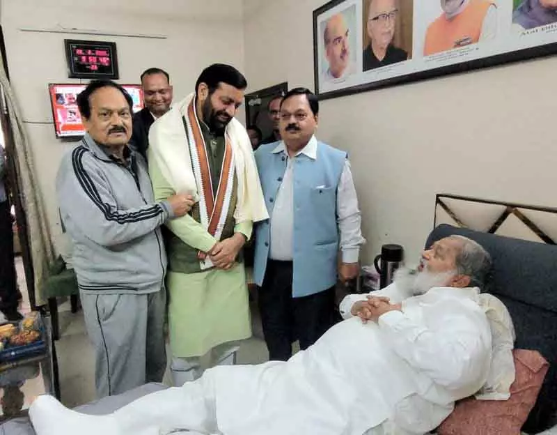 Ambala सीएम सैनी ने फ्रैक्चर से पीड़ित मंत्री अनिल विज से मुलाकात की Ambala सीएम सैनी ने फ्रैक्चर से पीड़ित मंत्री अनिल विज से मुलाकात की